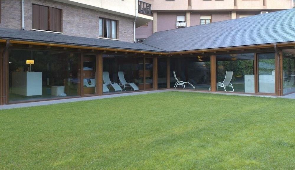 Apartamentos Pessets Adelaida Sort Zewnętrze zdjęcie