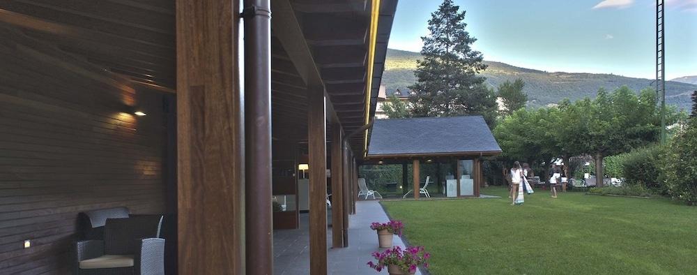 Apartamentos Pessets Adelaida Sort Zewnętrze zdjęcie